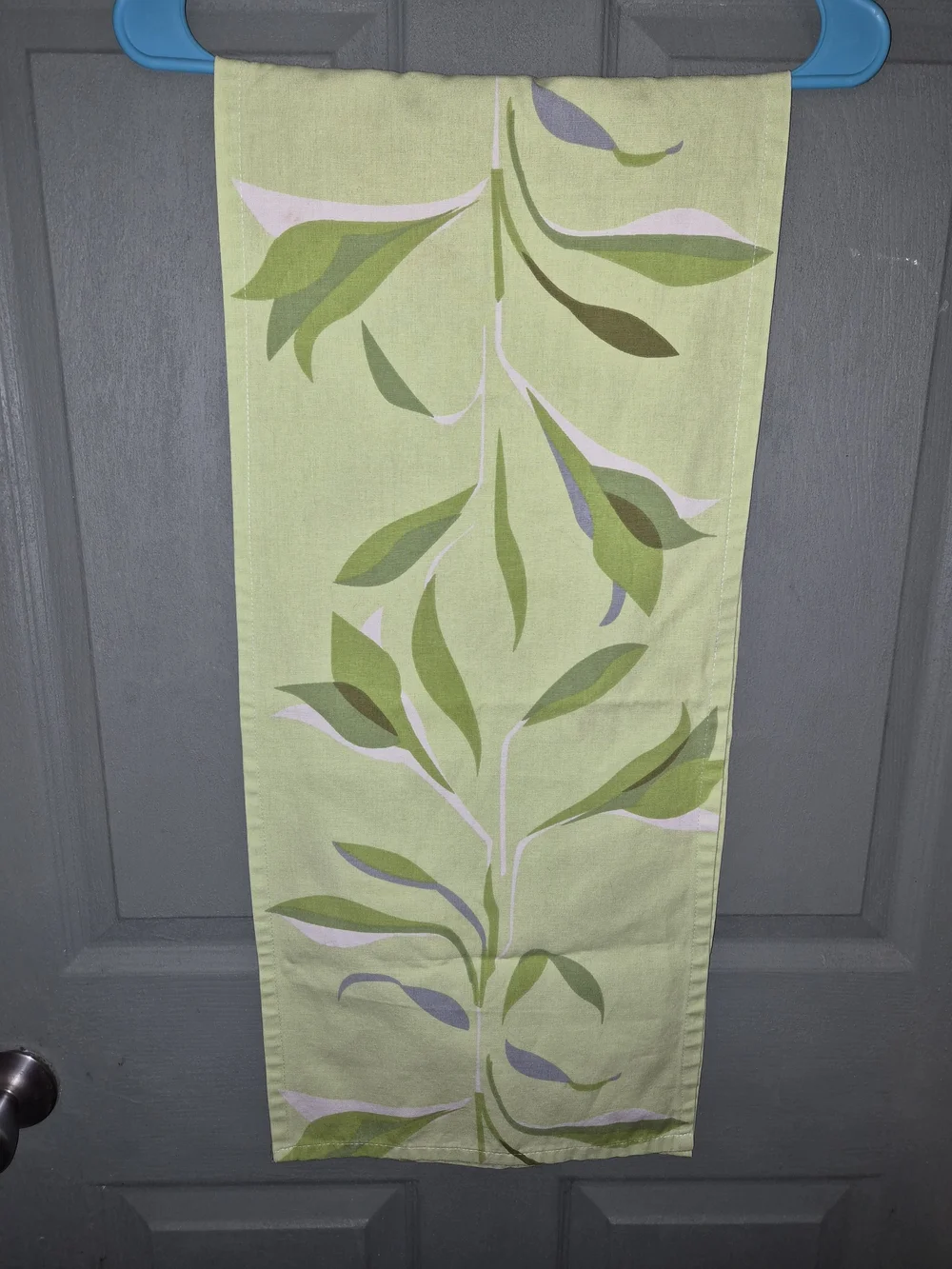 Floral Tabel Runner - Lightweight Botanical Design